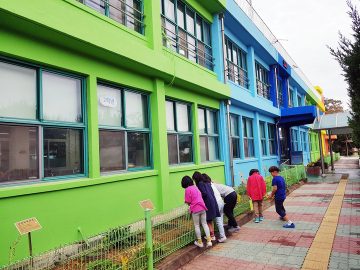 비무장지대 하나뿐인 초등학교에 ‘평화’ 칠하다